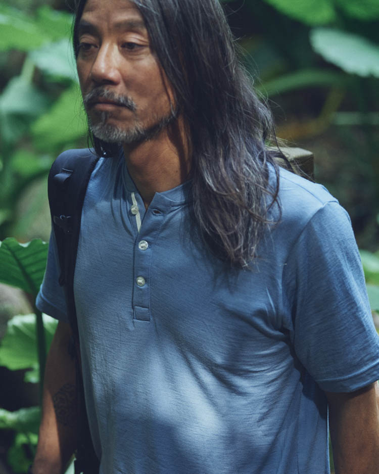 100% Merino Light Henley C | 山と道 U.L. HIKE & BACKPACKING