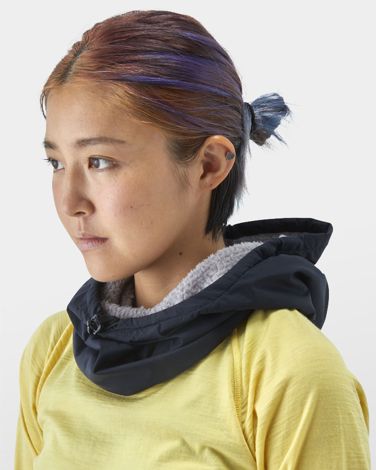 人気100%新品山と道 Light Alpha Only Hood　ブラック　2023年 登山ウェア・アウトドアウェア