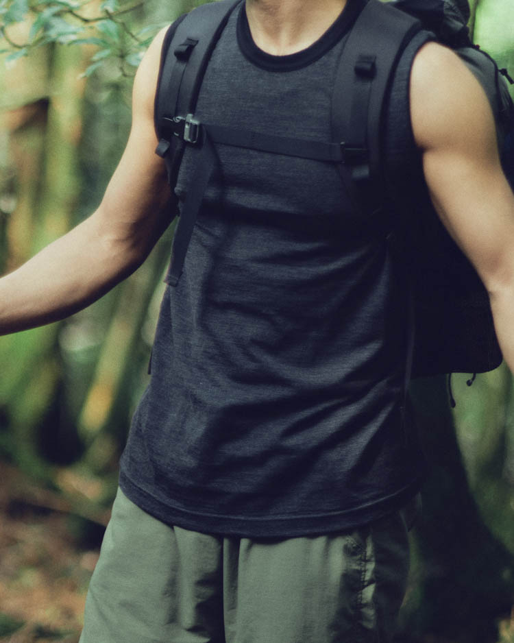 100% Merino Light Sleeveless | 山と道 U.L. HIKE & BACKPACKING